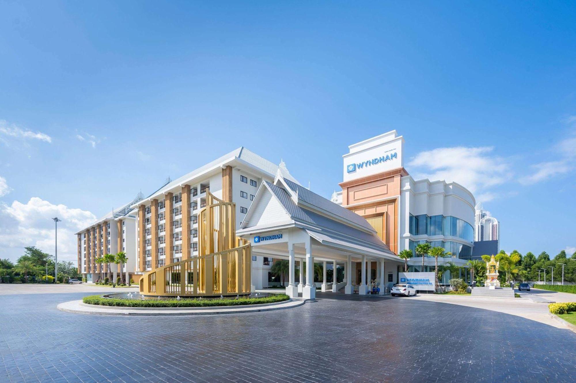 Hotel Wyndham Jomtien Pattaya à Na Chom Thian Extérieur photo