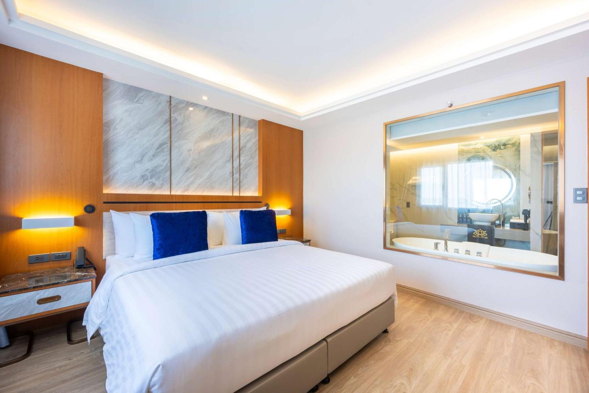 Hotel Wyndham Jomtien Pattaya à Na Chom Thian Extérieur photo
