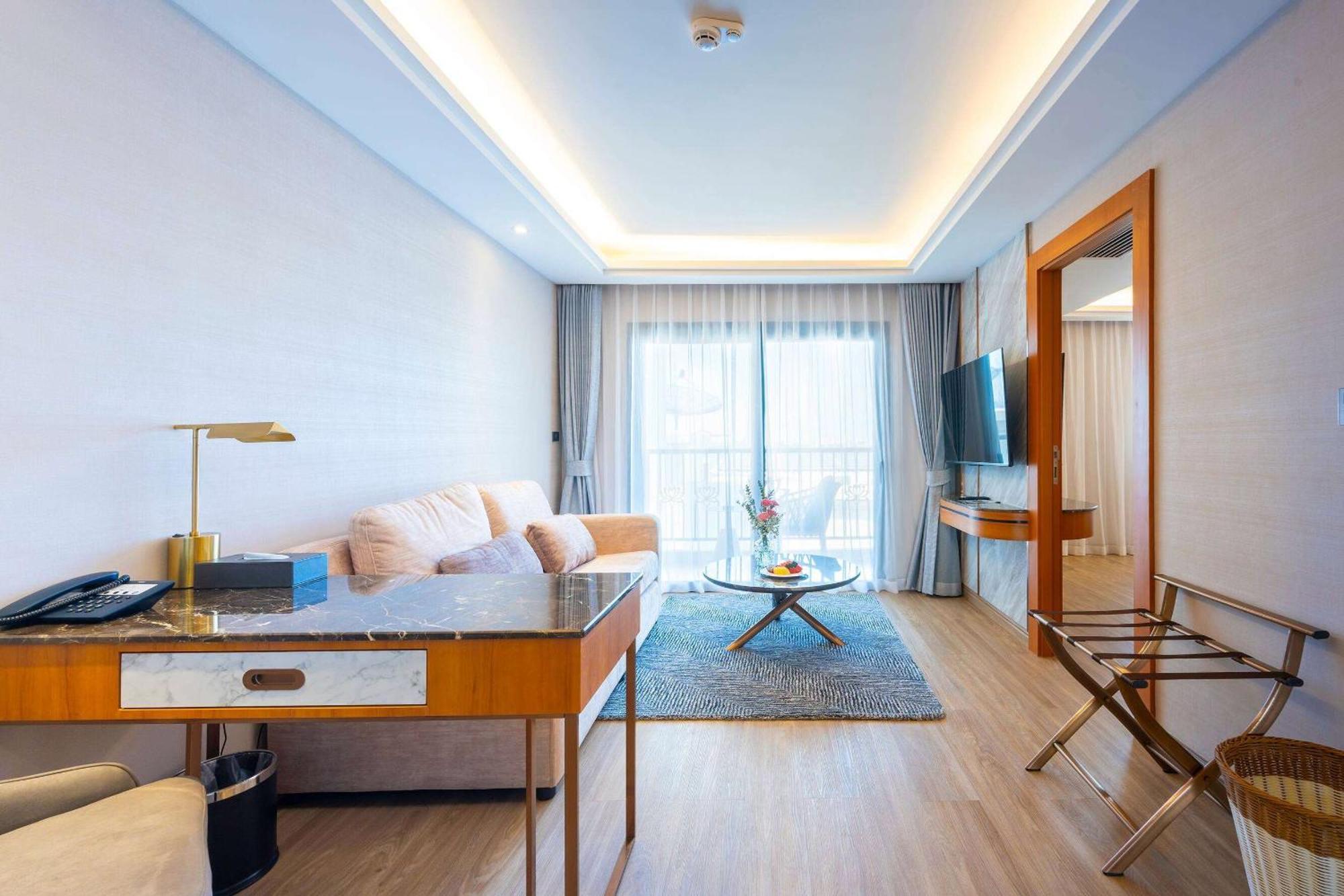 Hotel Wyndham Jomtien Pattaya à Na Chom Thian Extérieur photo