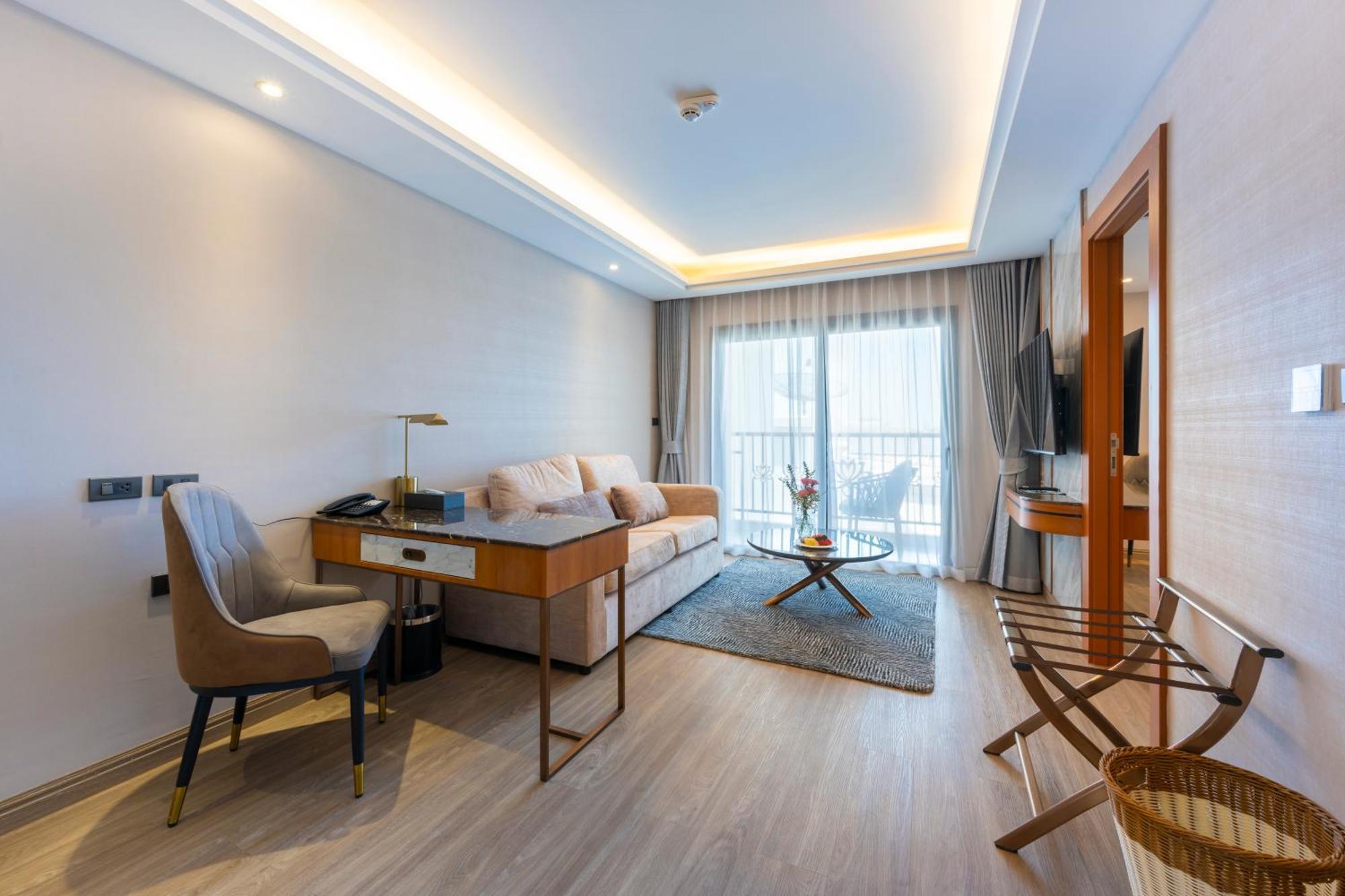 Hotel Wyndham Jomtien Pattaya à Na Chom Thian Extérieur photo