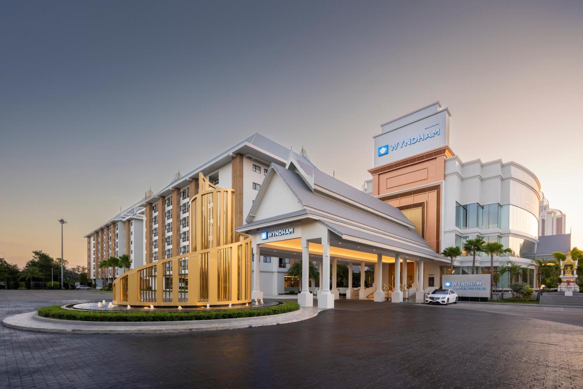 Hotel Wyndham Jomtien Pattaya à Na Chom Thian Extérieur photo
