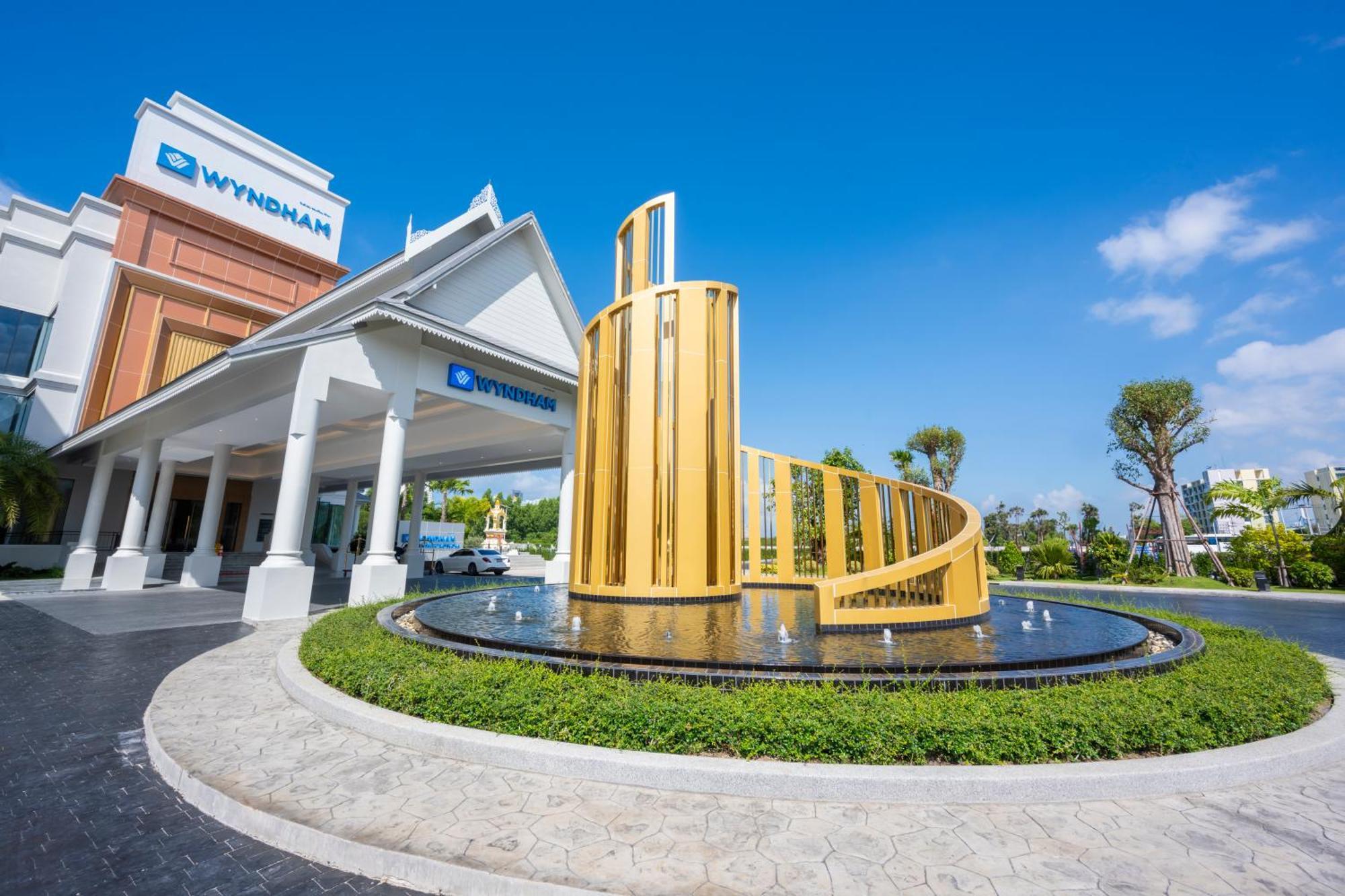 Hotel Wyndham Jomtien Pattaya à Na Chom Thian Extérieur photo
